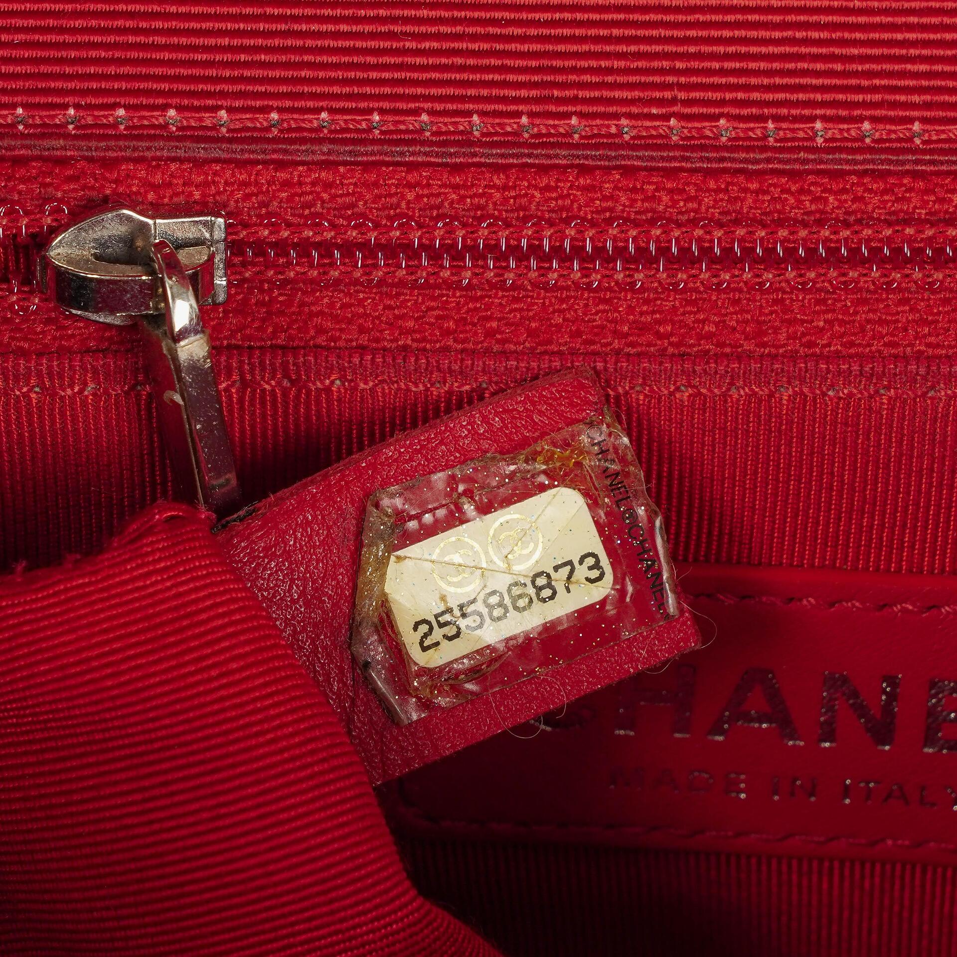 Chanel Flap Bag aus rotem zerknittertem Kalbsleder