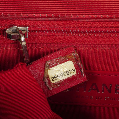 Chanel Flap Bag aus rotem zerknittertem Kalbsleder