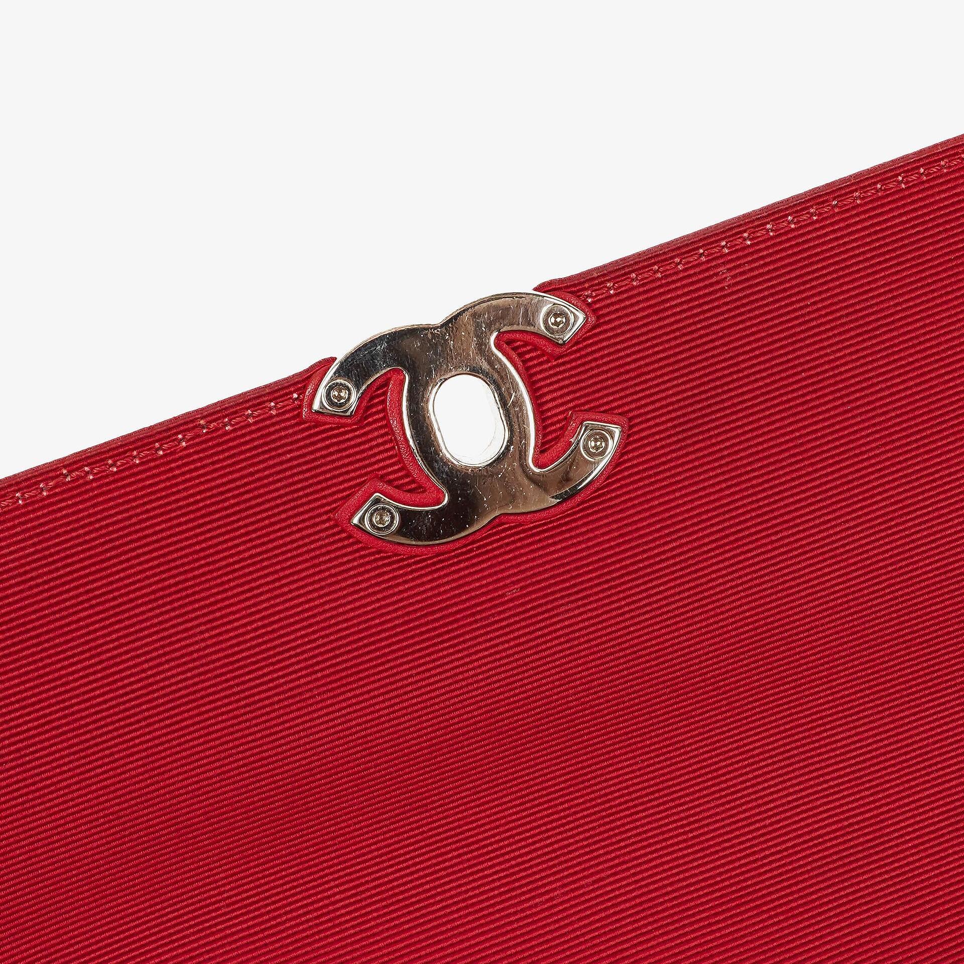Chanel Flap Bag aus rotem zerknittertem Kalbsleder