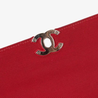 Chanel Flap Bag aus rotem zerknittertem Kalbsleder