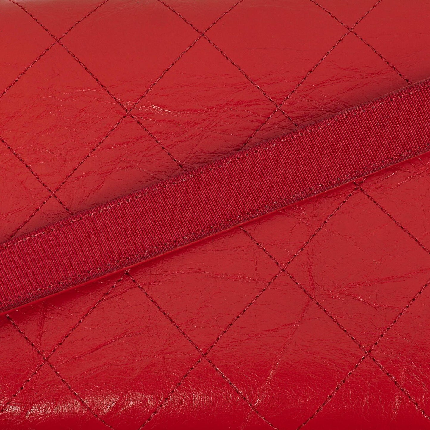 Chanel Flap Bag aus rotem zerknittertem Kalbsleder