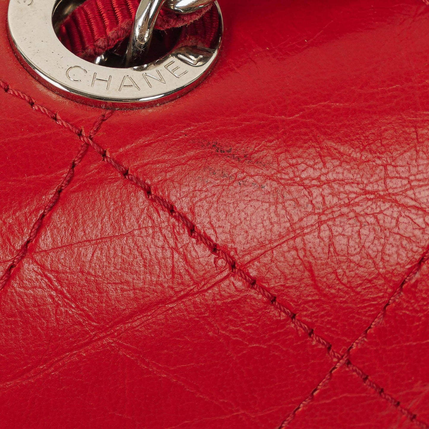 Chanel Flap Bag aus rotem zerknittertem Kalbsleder