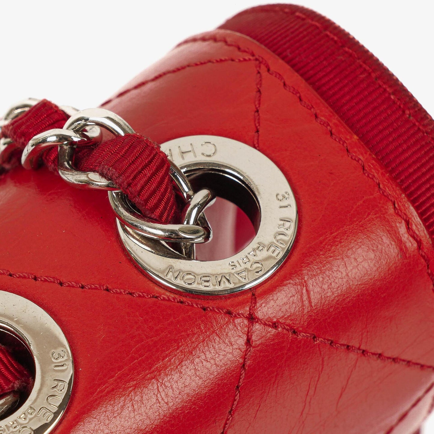 Chanel Flap Bag aus rotem zerknittertem Kalbsleder