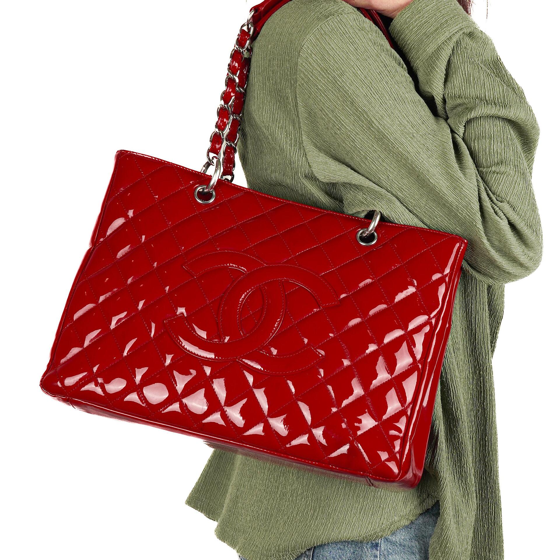 Chanel Grand Shopping Tote aus rotem gestepptem Lackleder
