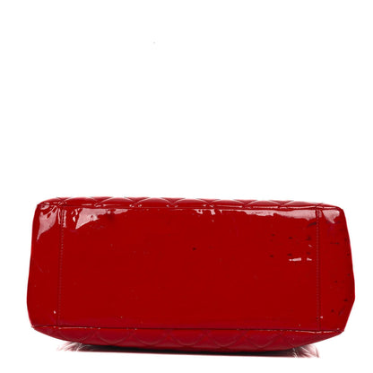 Chanel Grand Shopping Tote aus rotem gestepptem Lackleder