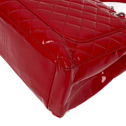Chanel Grand Shopping Tote aus rotem gestepptem Lackleder
