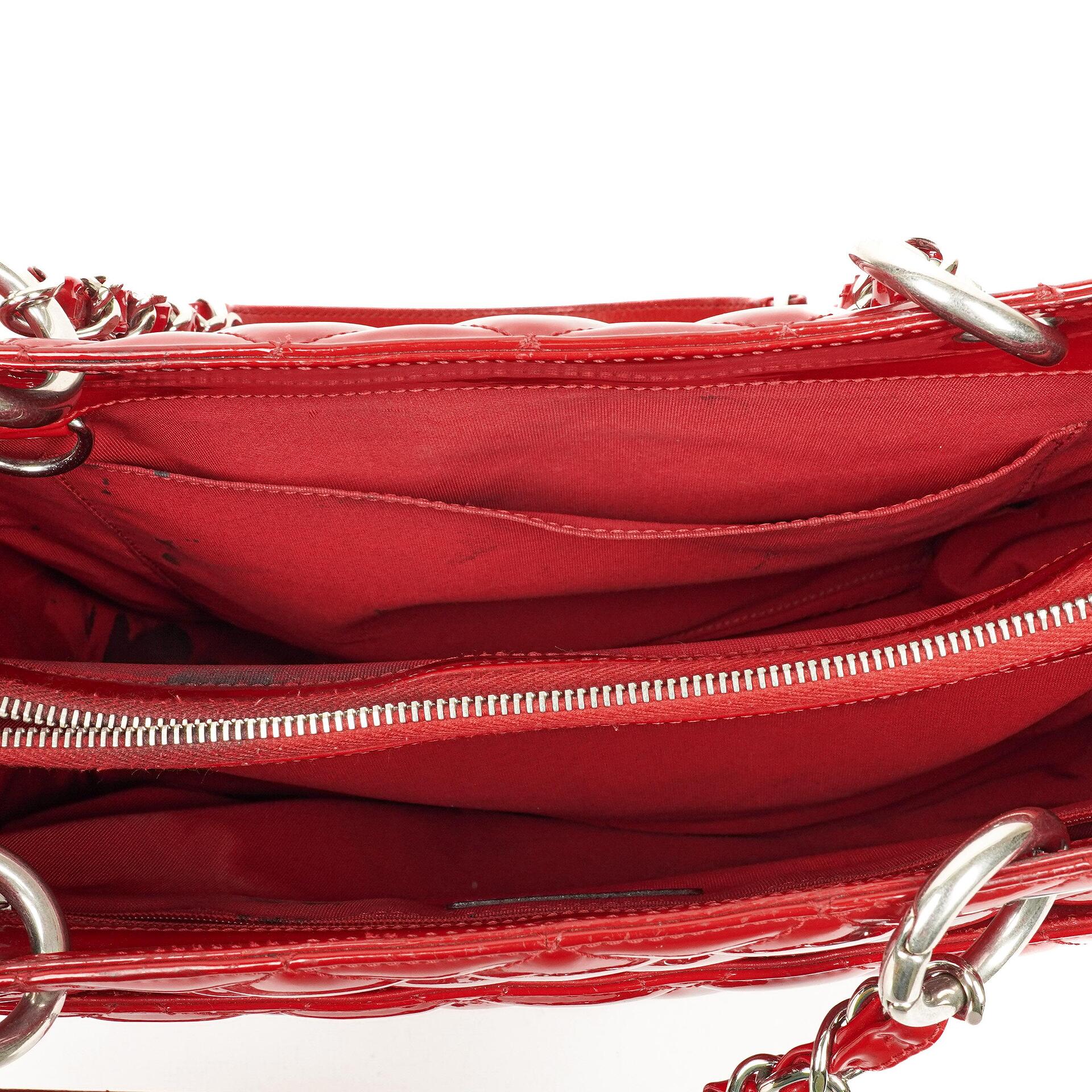 Chanel Grand Shopping Tote aus rotem gestepptem Lackleder