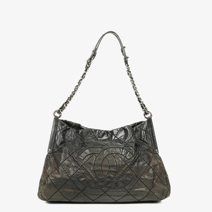 Chanel Sea Hit Medium Schultertasche aus schwarzem gestepptem schillerndem Kalbsleder