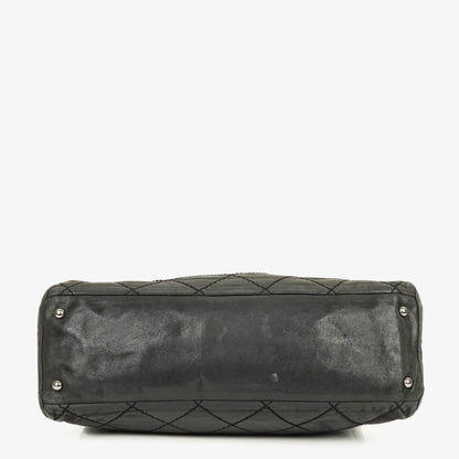 Chanel Sea Hit Medium Schultertasche aus schwarzem gestepptem schillerndem Kalbsleder