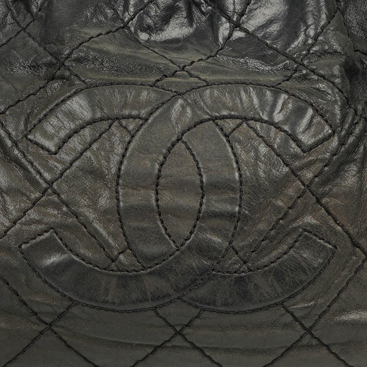 Chanel Sea Hit Medium Schultertasche aus schwarzem gestepptem schillerndem Kalbsleder