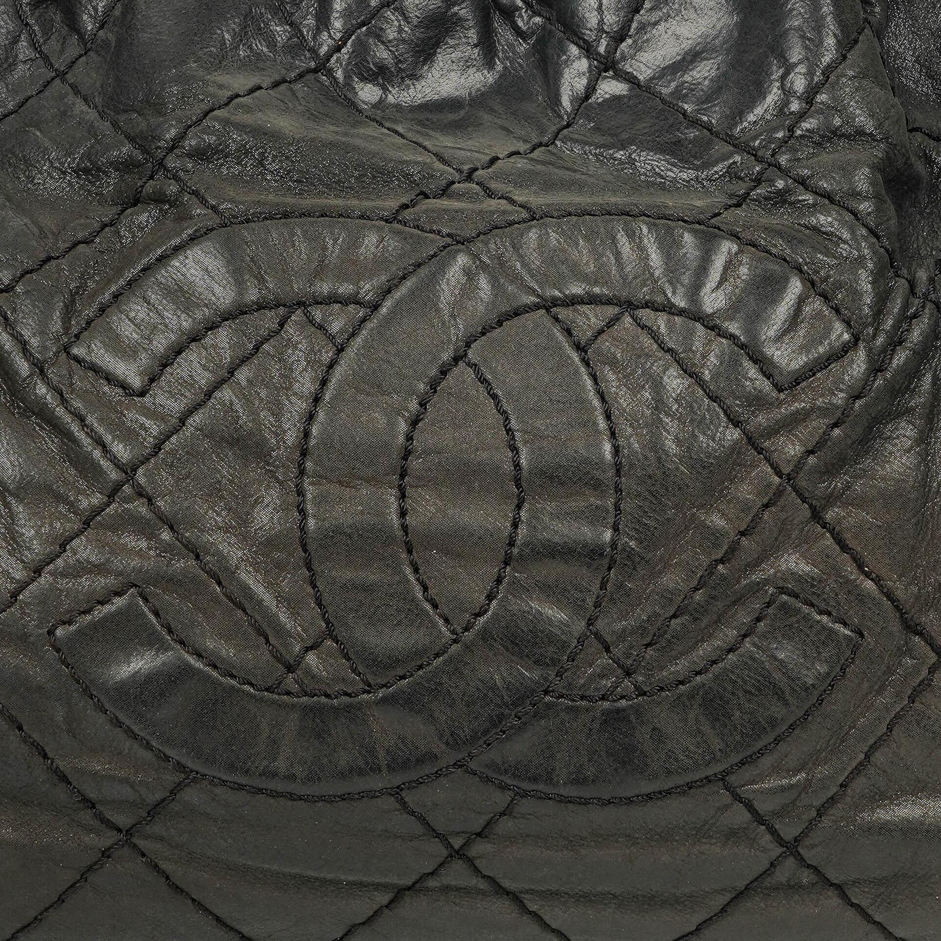 Chanel Sea Hit Medium Schultertasche aus schwarzem gestepptem schillerndem Kalbsleder