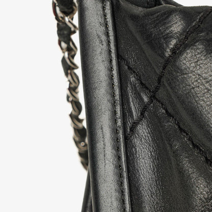 Chanel Sea Hit Medium Schultertasche aus schwarzem gestepptem schillerndem Kalbsleder