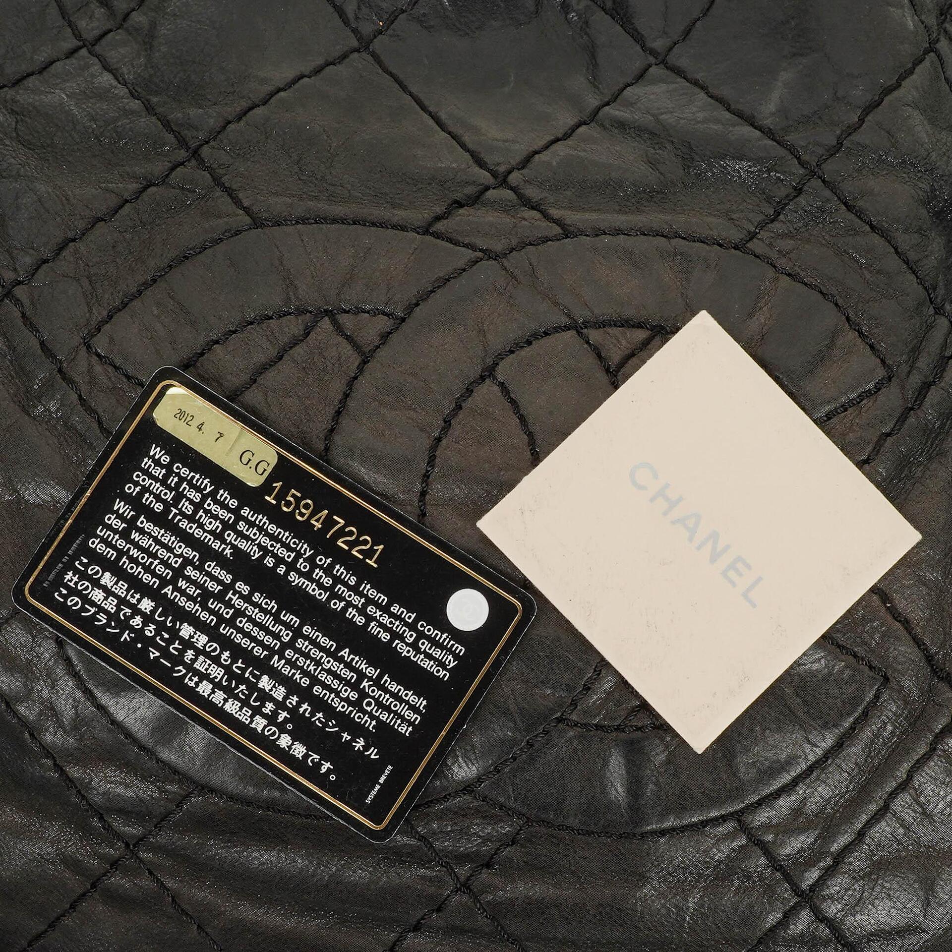 Chanel Sea Hit Medium Schultertasche aus schwarzem gestepptem schillerndem Kalbsleder