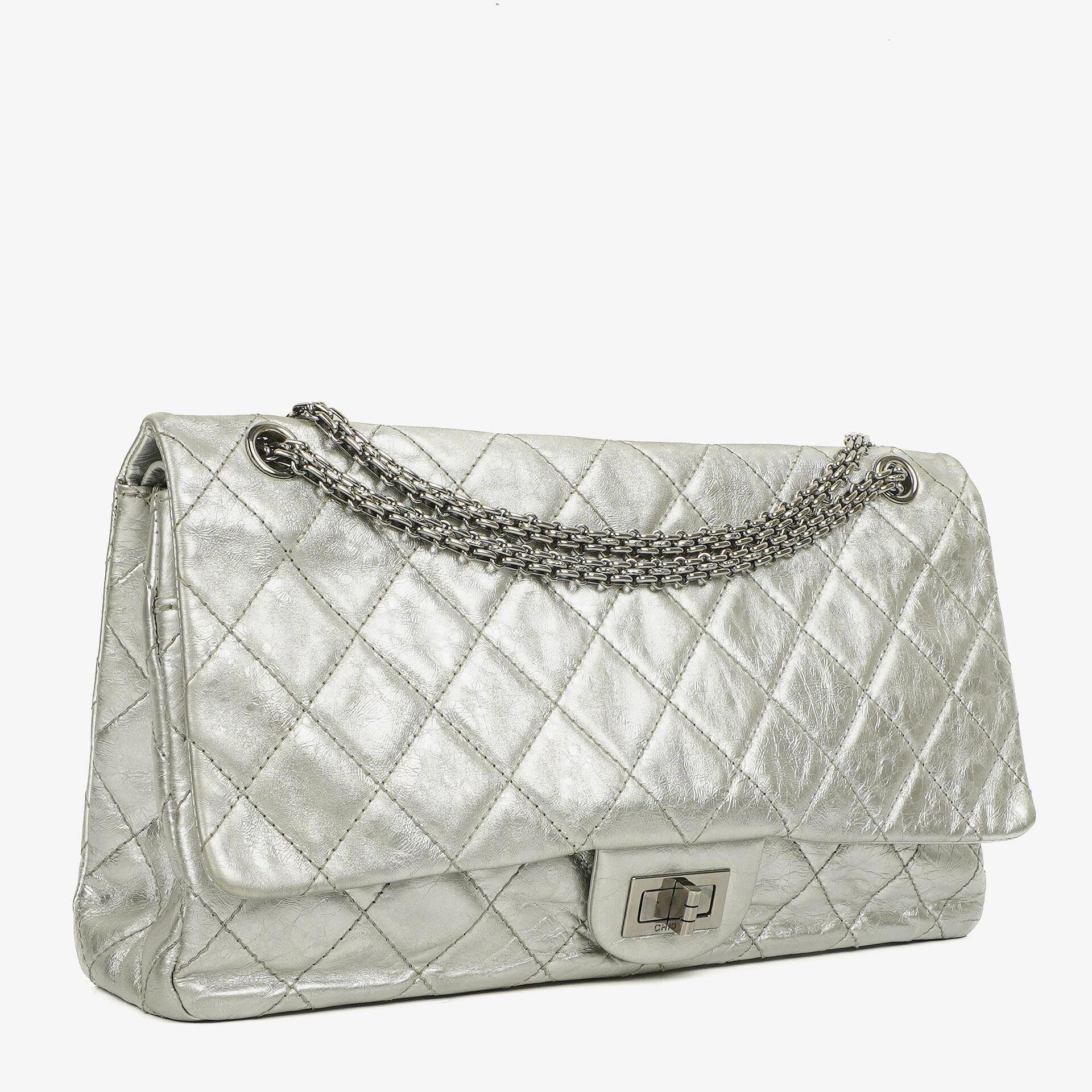 Chanel 2.55 Reissue 227 Klappentasche aus silberfarbenem Metallic-Steppkalbsleder