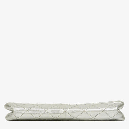 Chanel 2.55 Reissue 227 Klappentasche aus silberfarbenem Metallic-Steppkalbsleder