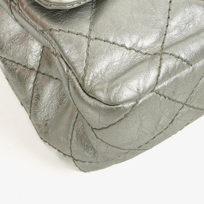Chanel 2.55 Reissue 227 Klappentasche aus silberfarbenem Metallic-Steppkalbsleder