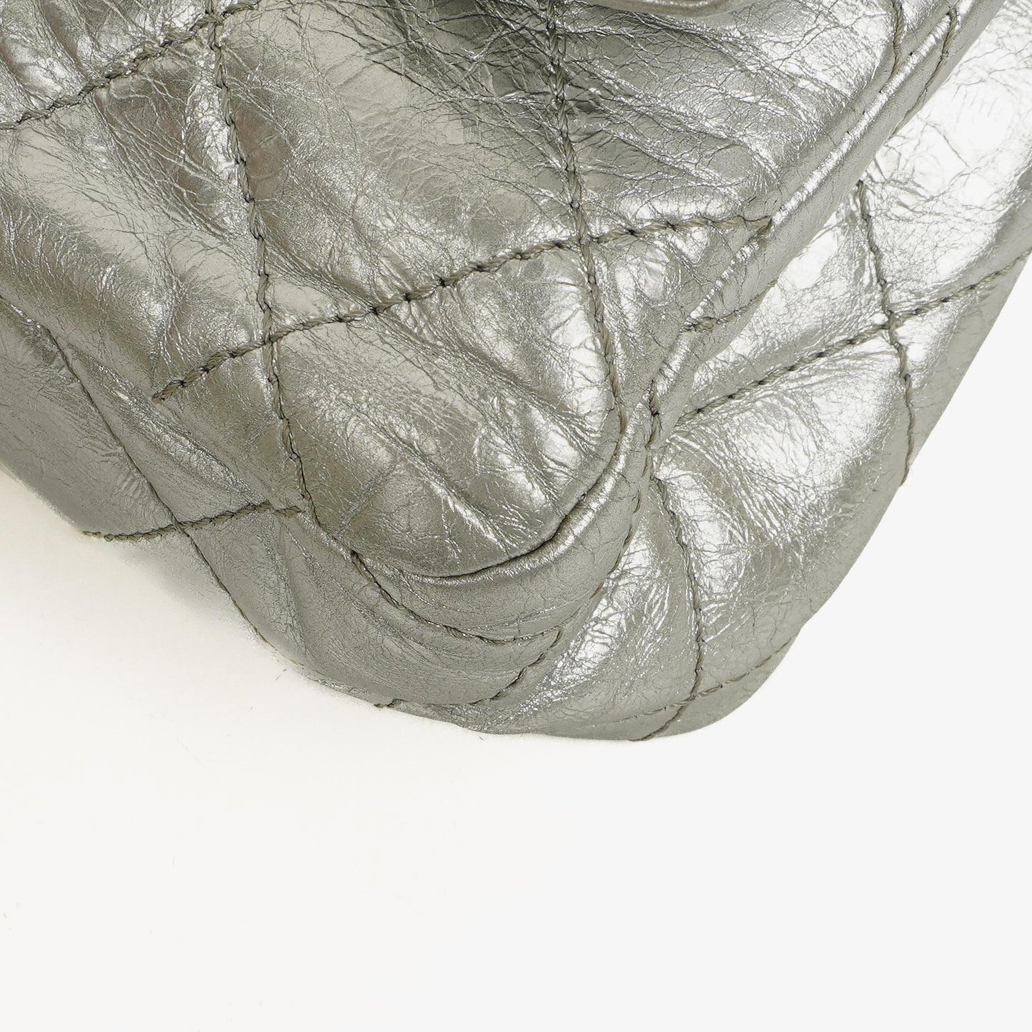 Chanel 2.55 Reissue 227 Klappentasche aus silberfarbenem Metallic-Steppkalbsleder