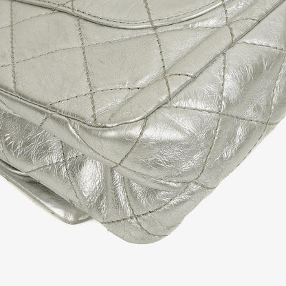 Chanel 2.55 Reissue 227 Klappentasche aus silberfarbenem Metallic-Steppkalbsleder