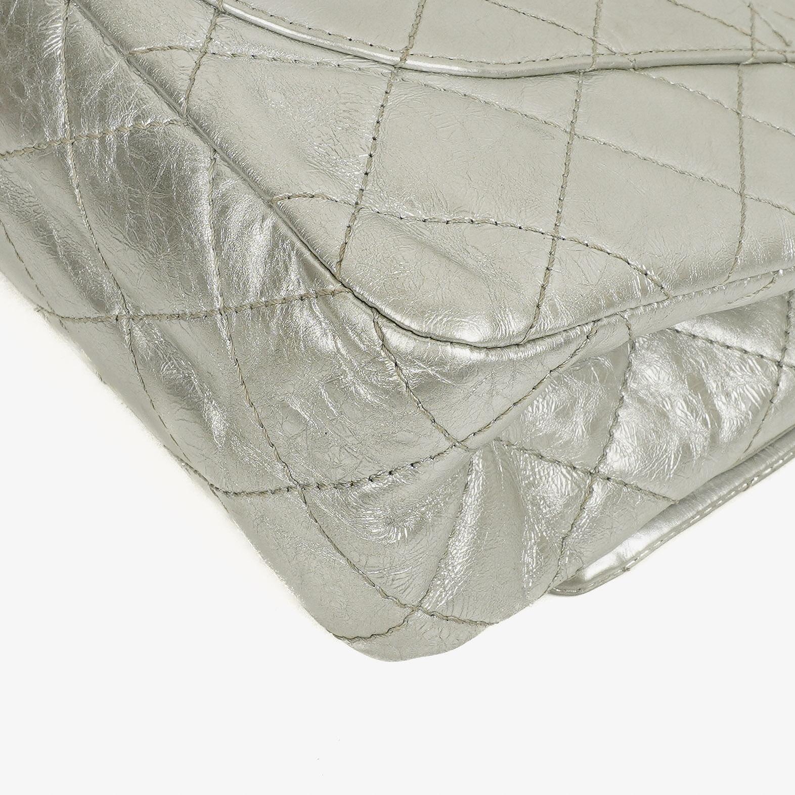 Chanel 2.55 Reissue 227 Klappentasche aus silberfarbenem Metallic-Steppkalbsleder