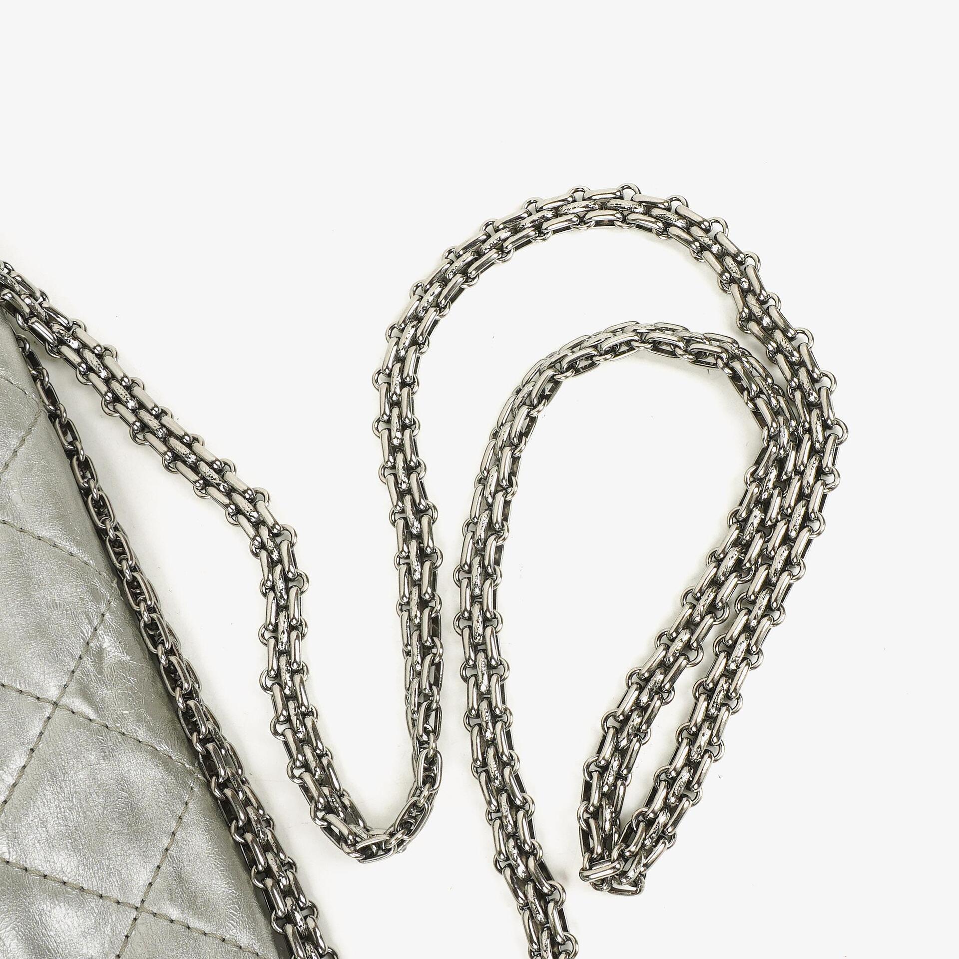 Chanel 2.55 Reissue 227 Klappentasche aus silberfarbenem Metallic-Steppkalbsleder