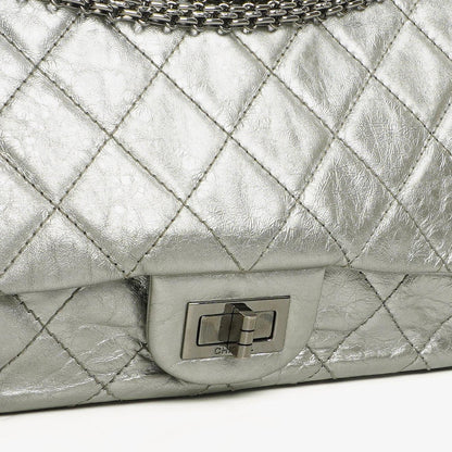 Chanel 2.55 Reissue 227 Klappentasche aus silberfarbenem Metallic-Steppkalbsleder