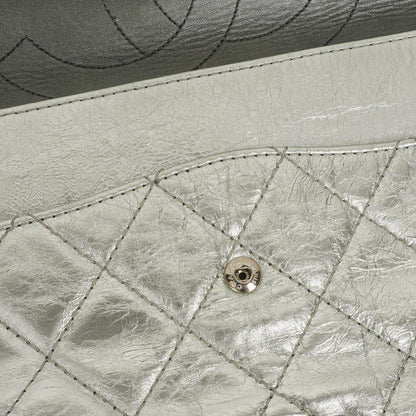 Chanel 2.55 Reissue 227 Klappentasche aus silberfarbenem Metallic-Steppkalbsleder