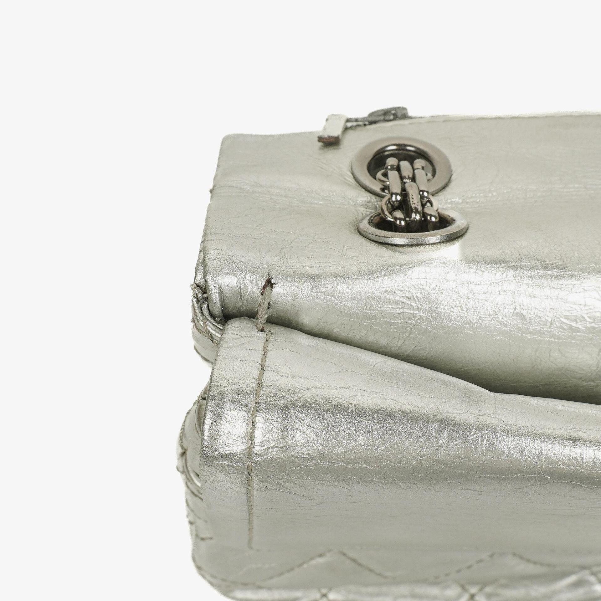Chanel 2.55 Reissue 227 Klappentasche aus silberfarbenem Metallic-Steppkalbsleder
