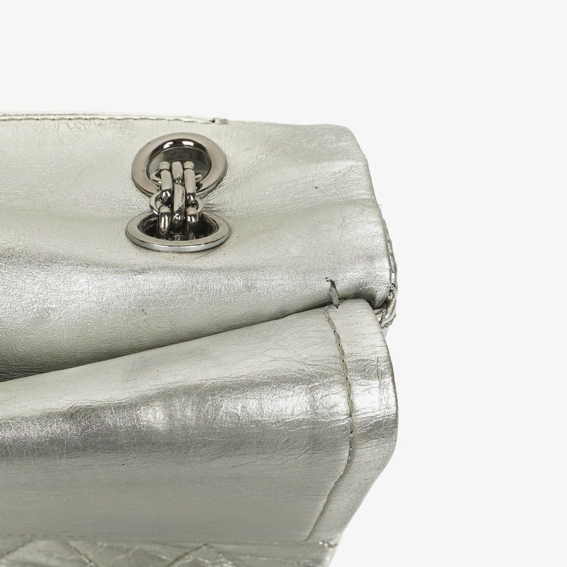 Chanel 2.55 Reissue 227 Klappentasche aus silberfarbenem Metallic-Steppkalbsleder