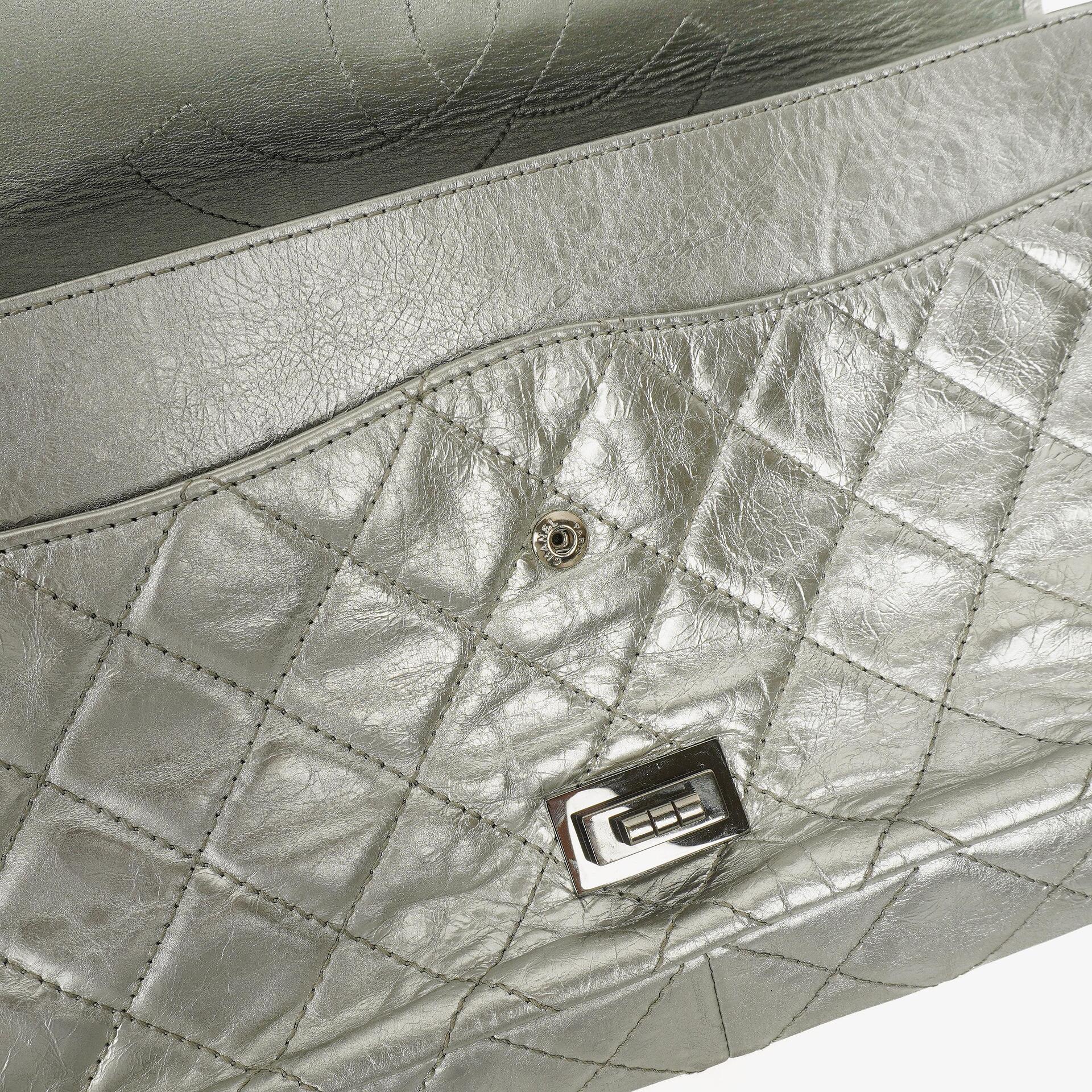 Chanel 2.55 Reissue 227 Klappentasche aus silberfarbenem Metallic-Steppkalbsleder