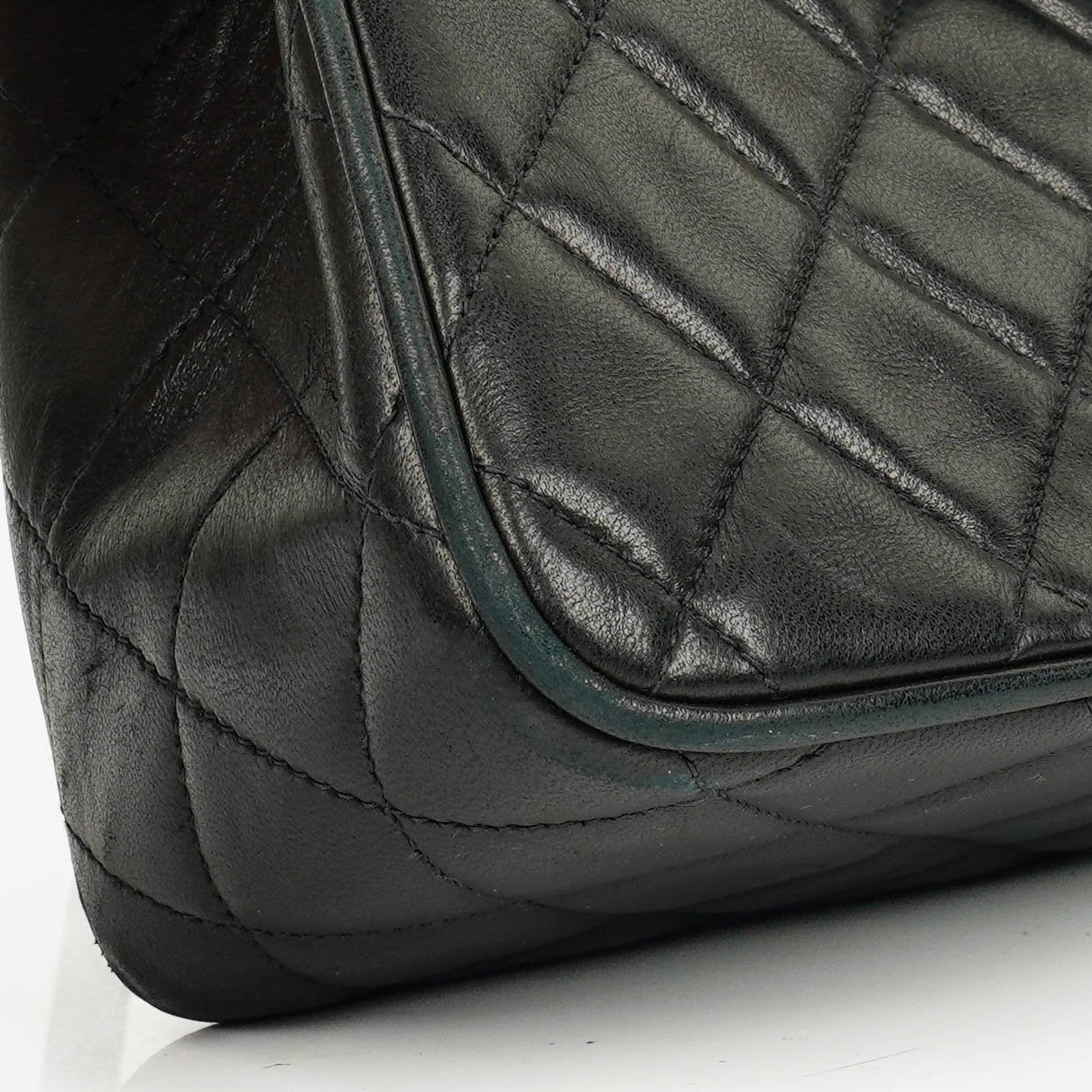 Chanel Single Flap Tasche aus schwarzem gestepptem Leder mit 24K vergoldeten Beschlägen