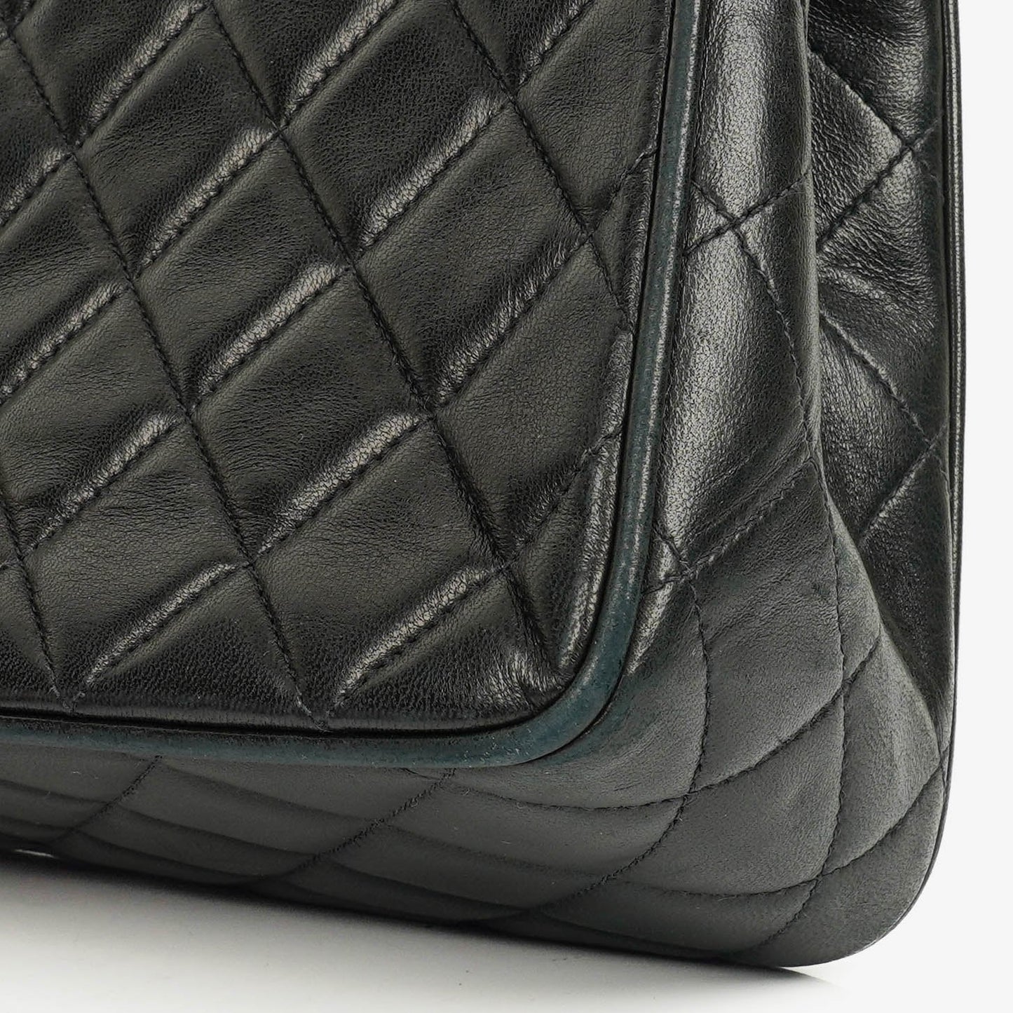 Chanel Single Flap Tasche aus schwarzem gestepptem Leder mit 24K vergoldeten Beschlägen