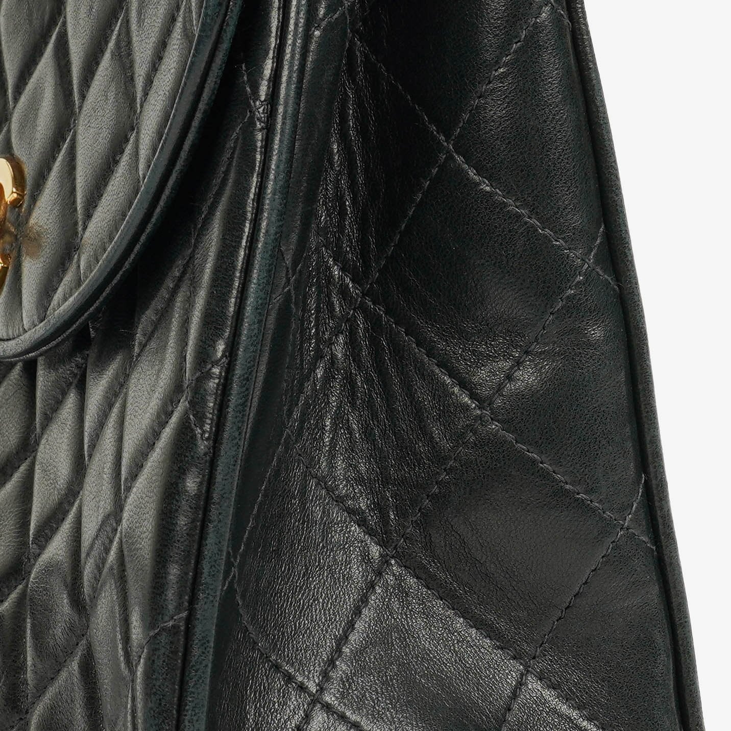 Chanel Single Flap Tasche aus schwarzem gestepptem Leder mit 24K vergoldeten Beschlägen