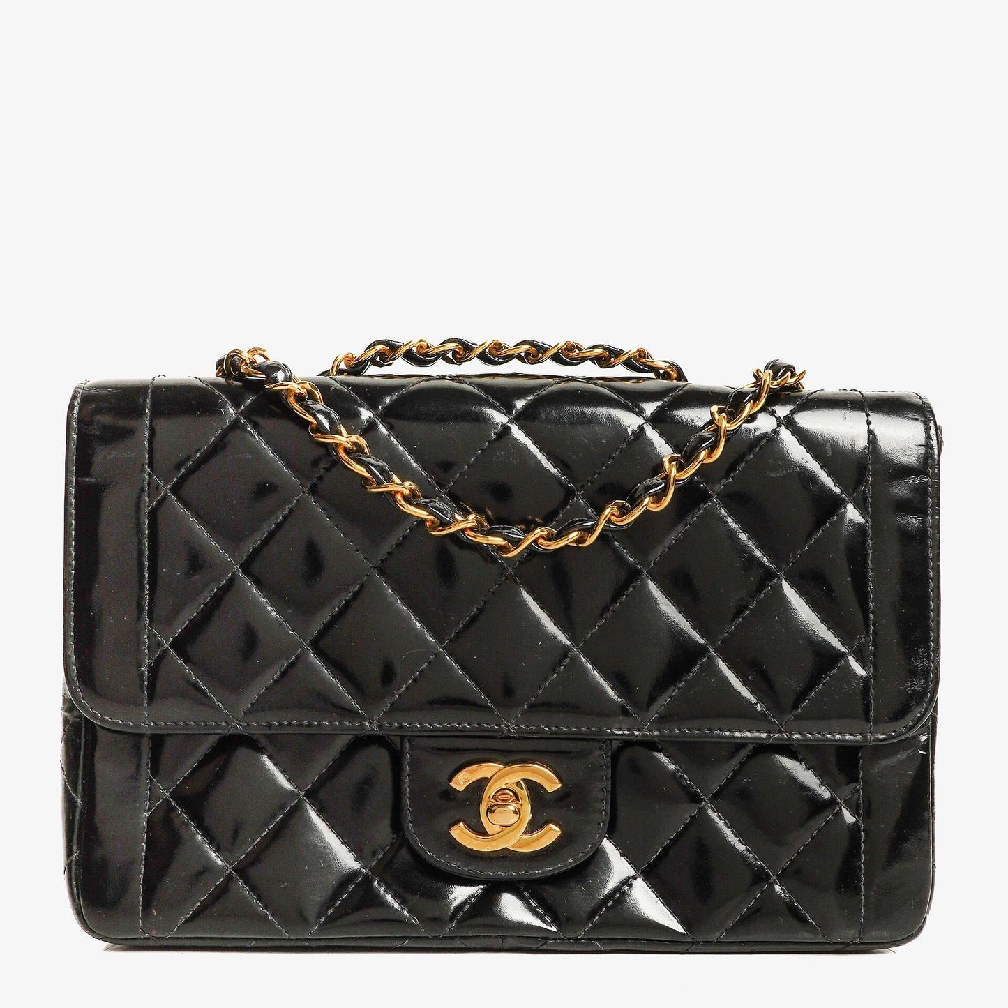 Chanel Single Flap Bag aus schwarzem gestepptem Lackleder mit 24K vergoldeten Beschlägen