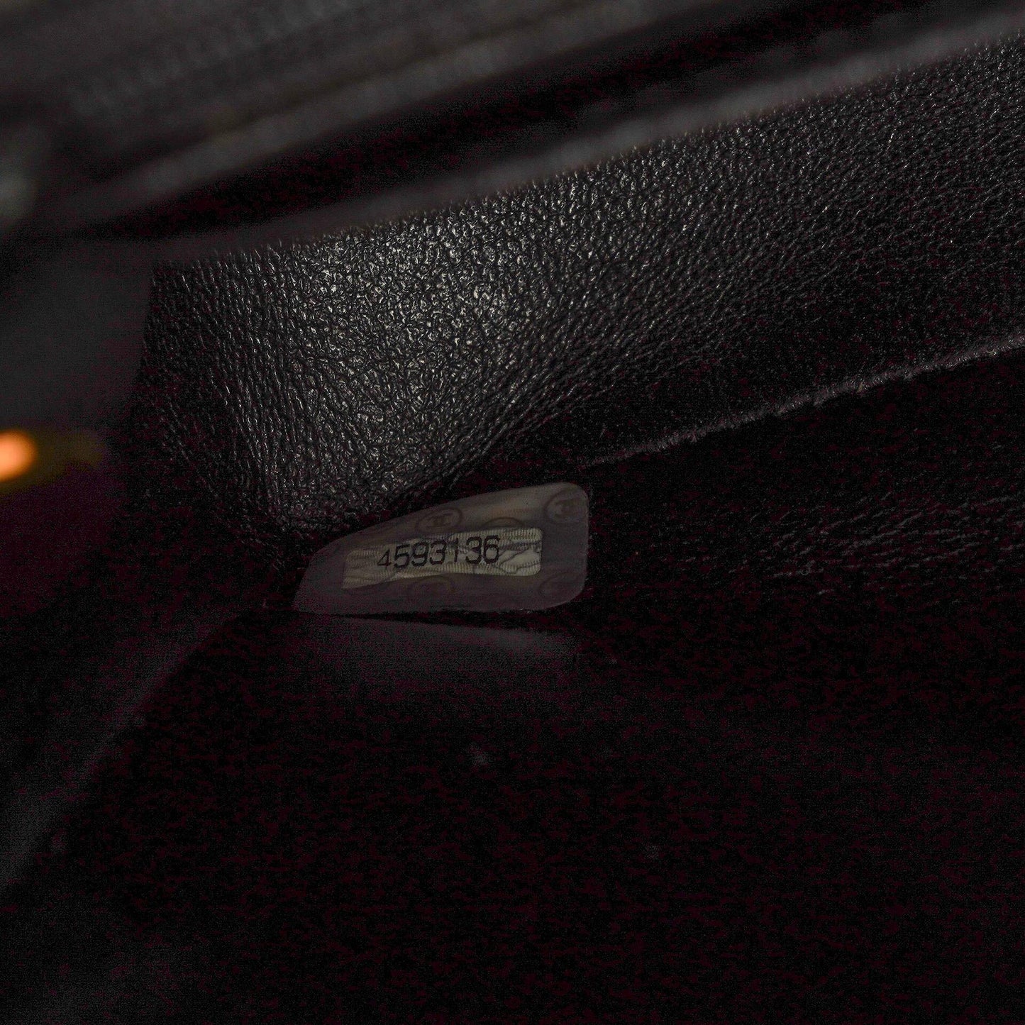 Chanel Single Flap Bag aus schwarzem gestepptem Lackleder mit 24K vergoldeten Beschlägen