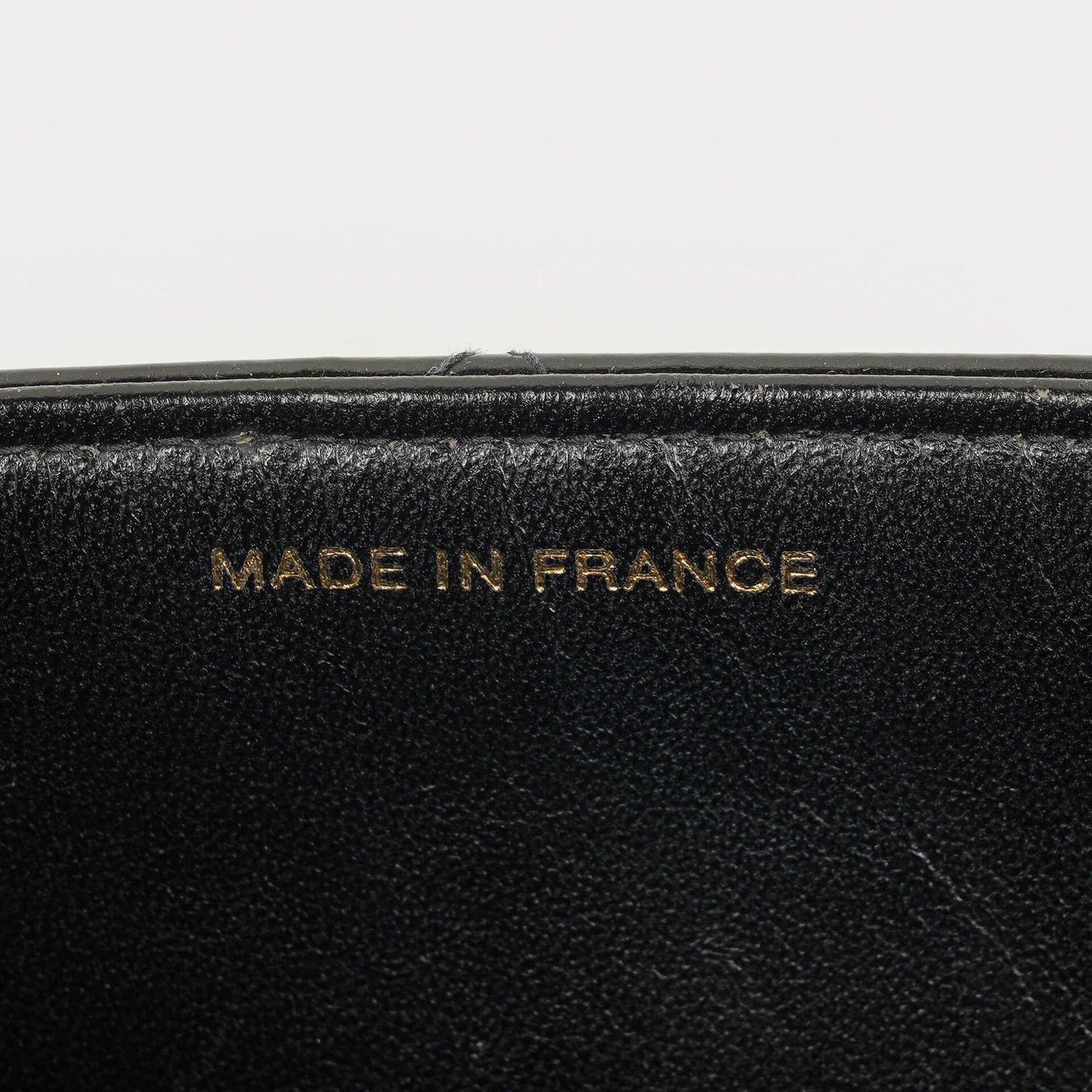 Chanel Single Flap Bag aus schwarzem gestepptem Lackleder mit 24K vergoldeten Beschlägen