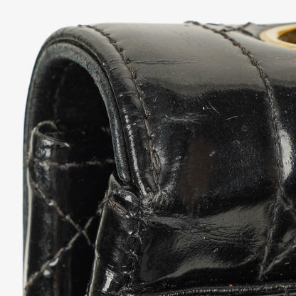 Chanel Single Flap Bag aus schwarzem gestepptem Lackleder mit 24K vergoldeten Beschlägen