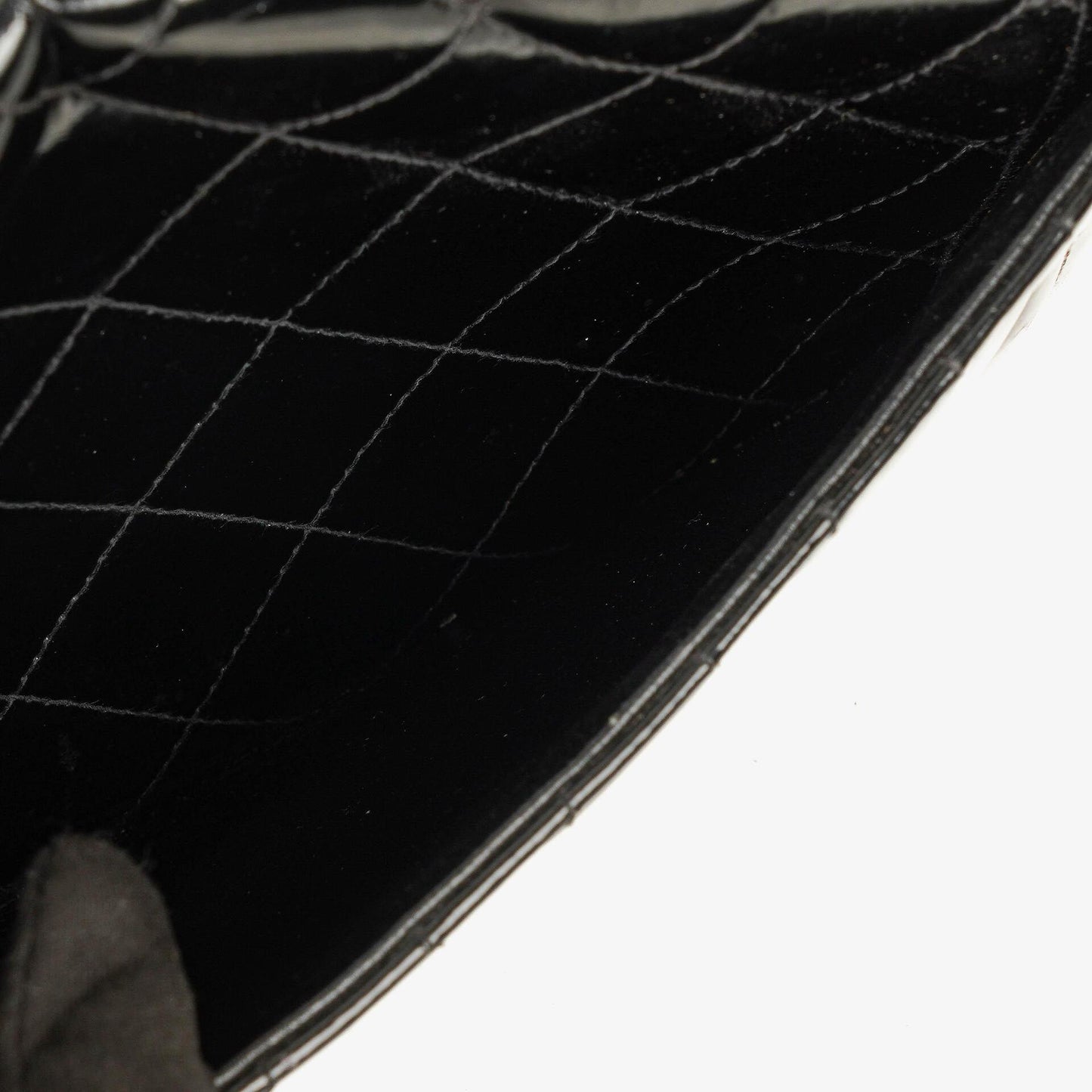 Chanel Single Flap Bag aus schwarzem gestepptem Lackleder mit 24K vergoldeten Beschlägen