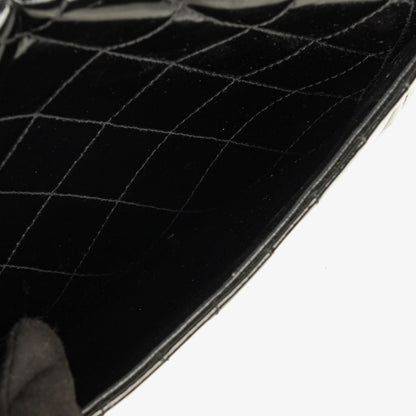 Chanel Single Flap Bag aus schwarzem gestepptem Lackleder mit 24K vergoldeten Beschlägen