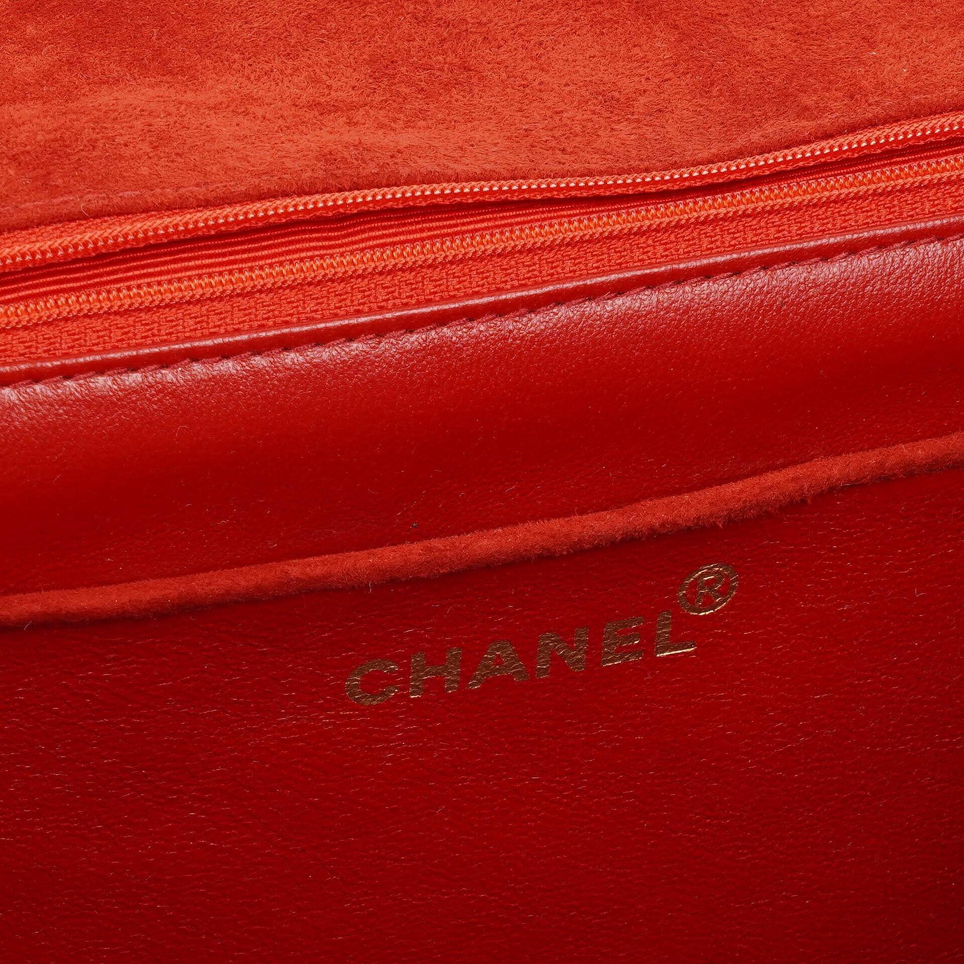 Chanel Single Flap Tasche aus rotem gestepptem Wildleder mit 24K vergoldeter Hardware