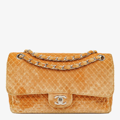 Chanel Single Flap Schultertasche aus gestepptem Samt mit silberfarbenen Beschlägen
