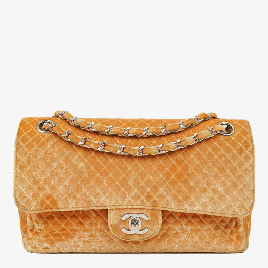 Chanel Single Flap Schultertasche aus gestepptem Samt mit silberfarbenen Beschlägen