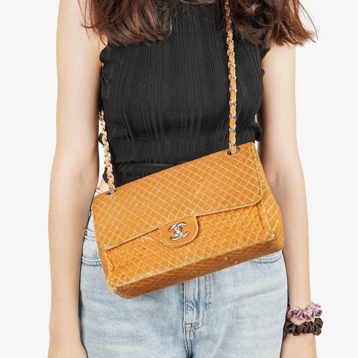 Chanel Single Flap Schultertasche aus gestepptem Samt mit silberfarbenen Beschlägen