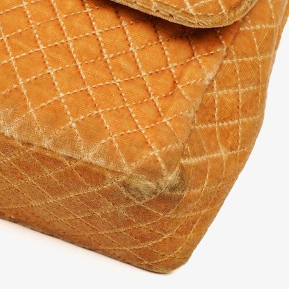 Chanel Single Flap Schultertasche aus gestepptem Samt mit silberfarbenen Beschlägen