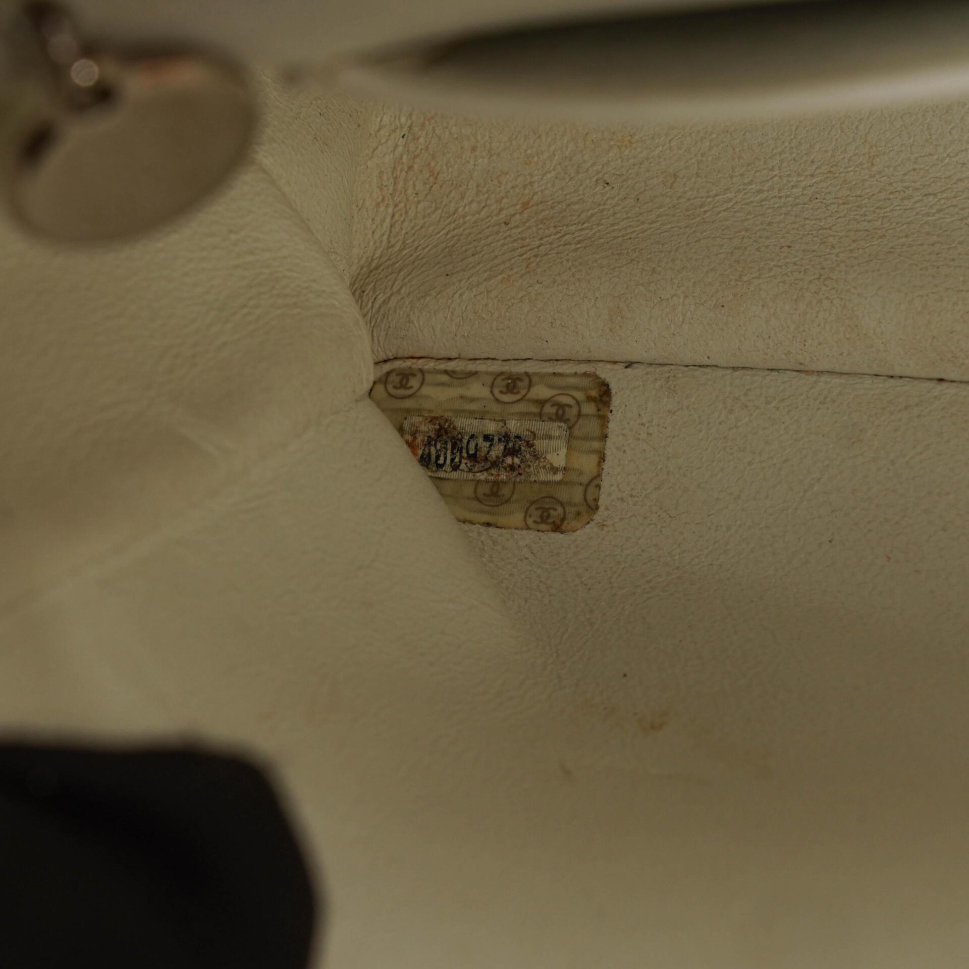 Chanel Single Flap Schultertasche aus gestepptem Samt mit silberfarbenen Beschlägen
