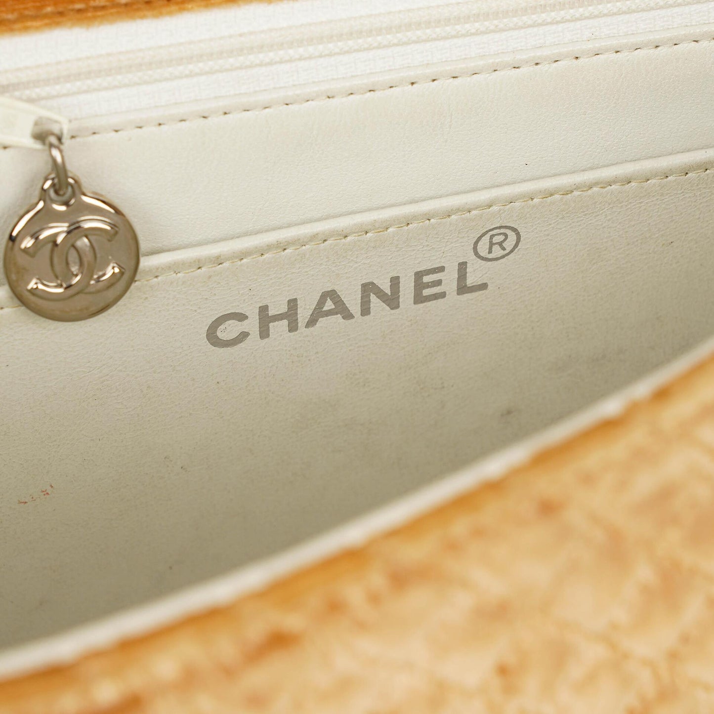 Chanel Single Flap Schultertasche aus gestepptem Samt mit silberfarbenen Beschlägen