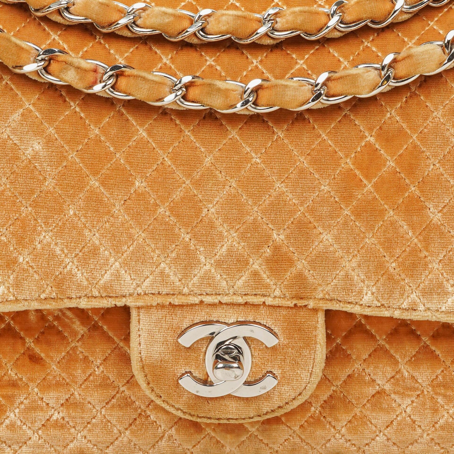 Chanel Single Flap Schultertasche aus gestepptem Samt mit silberfarbenen Beschlägen