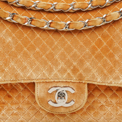 Chanel Single Flap Schultertasche aus gestepptem Samt mit silberfarbenen Beschlägen