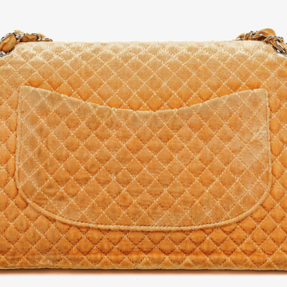 Chanel Single Flap Schultertasche aus gestepptem Samt mit silberfarbenen Beschlägen