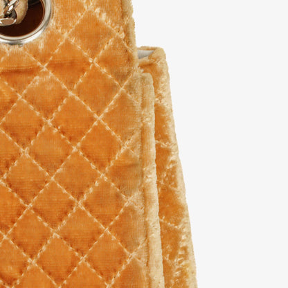 Chanel Single Flap Schultertasche aus gestepptem Samt mit silberfarbenen Beschlägen