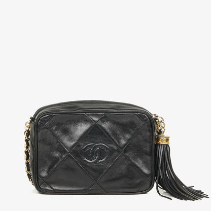 Chanel Kleine Camera Umhängetasche aus schwarzem Leder mit Quaste